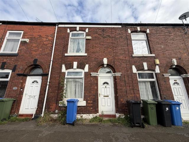 House for sale in Ashton-under-Lyne, Tameside