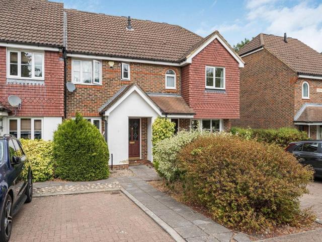 House for sale in Heol-las, Surrey