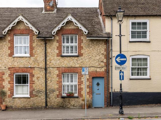 House for sale in Hillview, Surrey