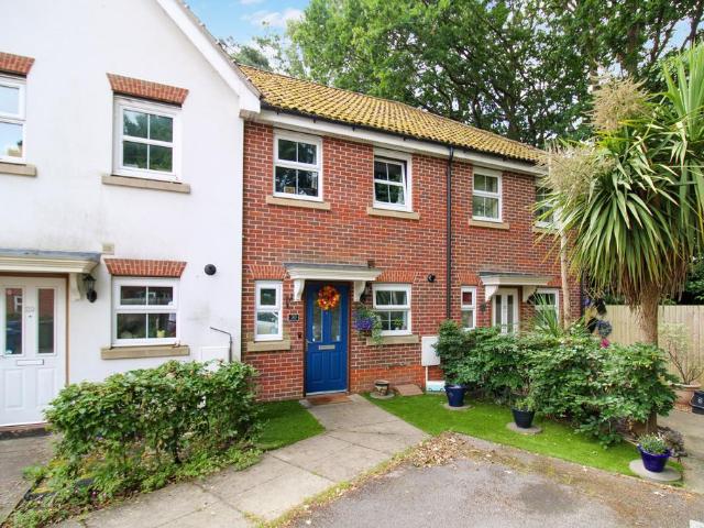 House for sale in The Crescent, Farnborough