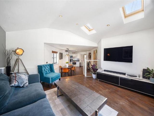 House for sale in Fulham, Walham Green