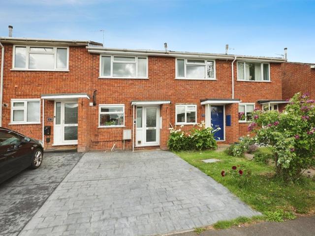 House for sale in Whitnash, Green Close