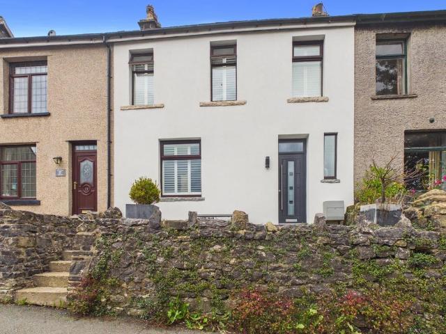 House for sale in Charlesworth, East Midlands