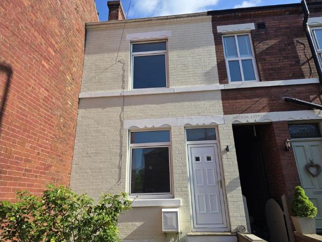 House for sale in Belle Isle, West Yorkshire