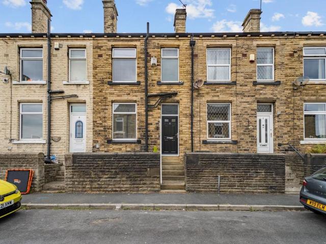 House for sale in Thornhills, Brighouse