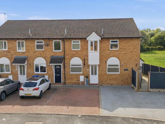 House for sale in Overslade, New Bilton