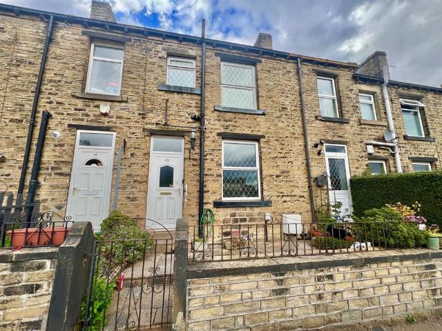 House for sale in Lindley, West Yorkshire