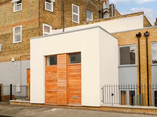 Terraced House for sale in Kingston Upon Thames