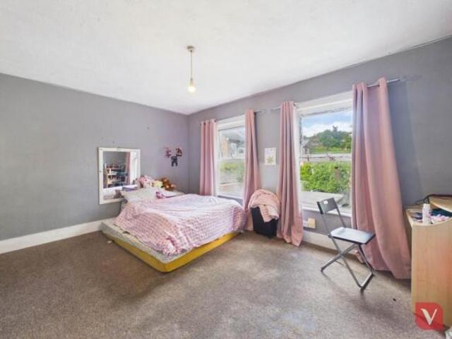 Cottage for sale in Spring Park, Luton