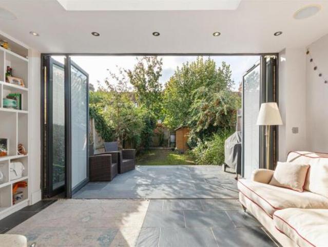 Cottage for sale in London Borough of Merton, Raynes Park