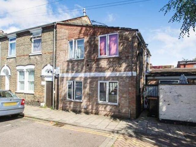 House for sale in Bedford
