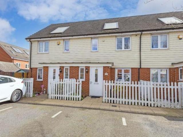 Cottage for sale in Slough