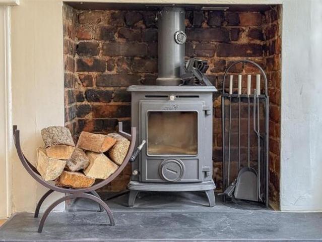 Cottage for sale in St Albans, Five Acres