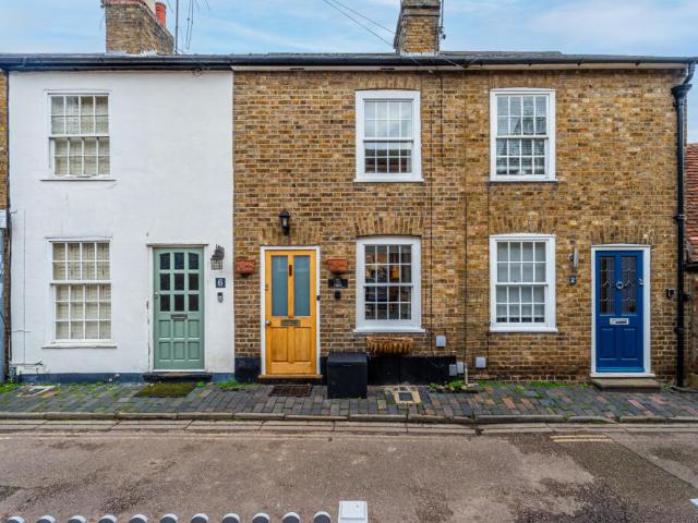 Cottage for sale in St Albans, Five Acres