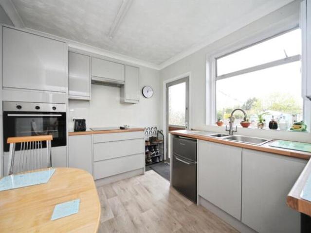 Cottage for sale in Spring Park, Luton