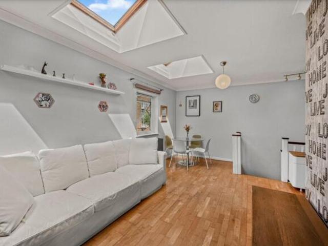 Cottage for sale in Cubitt Town, Greater London
