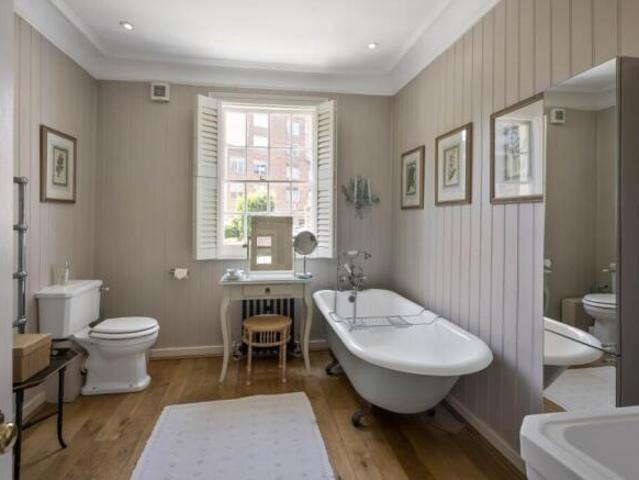 Cottage for sale in City of Westminster, Greater London