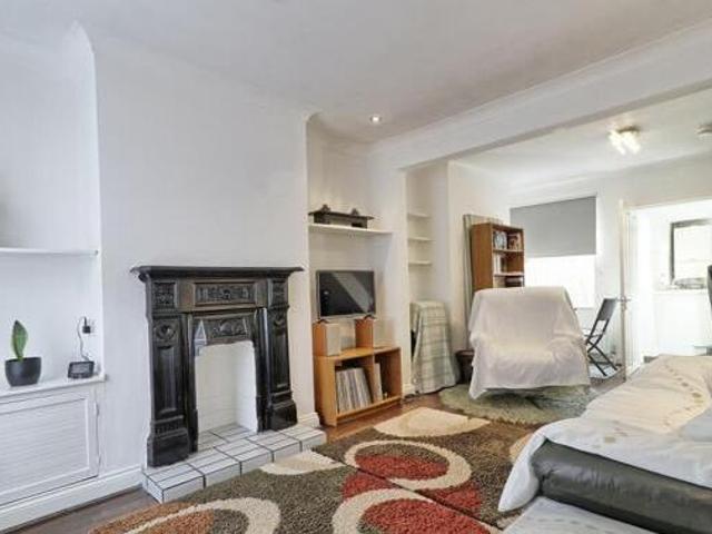 House for sale in Pilgrims' Hatch, Navestock Side