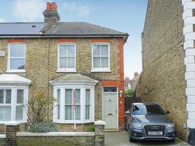 House for sale in Upton, Acol