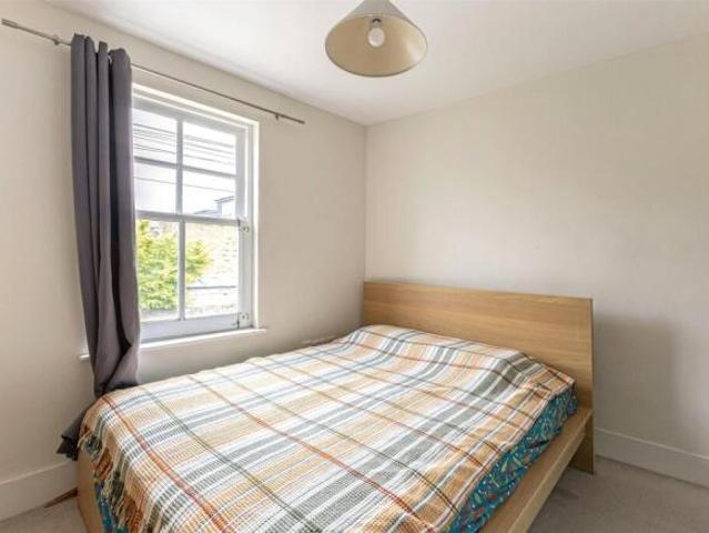 Cottage for sale in Twickenham, Greater London