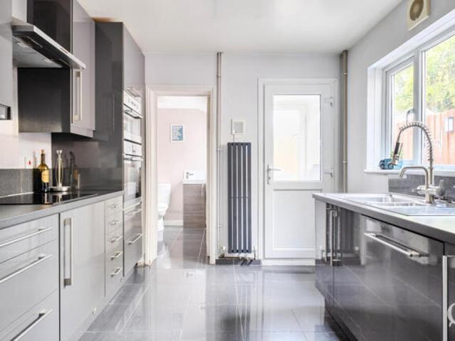 Cottage for sale in Grove Park, Swale