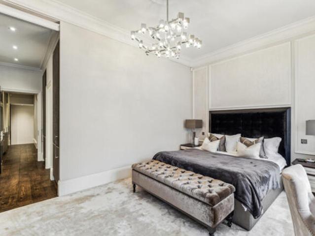 Cottage for sale in Knightsbridge, Greater London