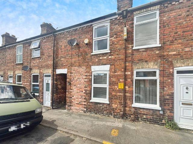 Terraced House for sale in Castle Street