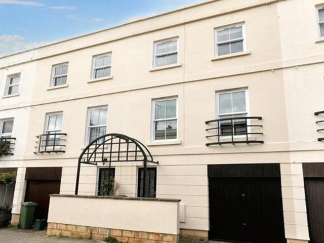 House for sale in Ewens Farm, Golden Valley