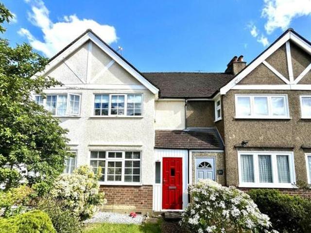 House for sale in Chessington