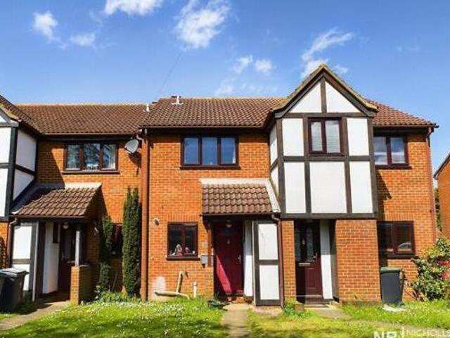 House for sale in Chessington