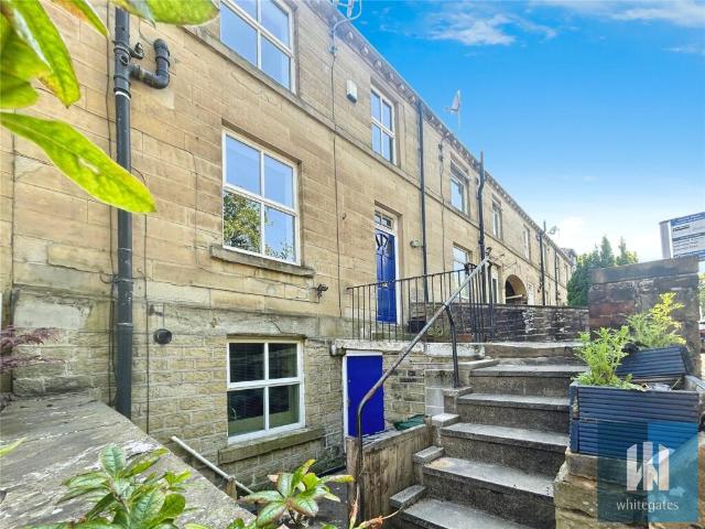 Terraced House for sale in Huddersfield