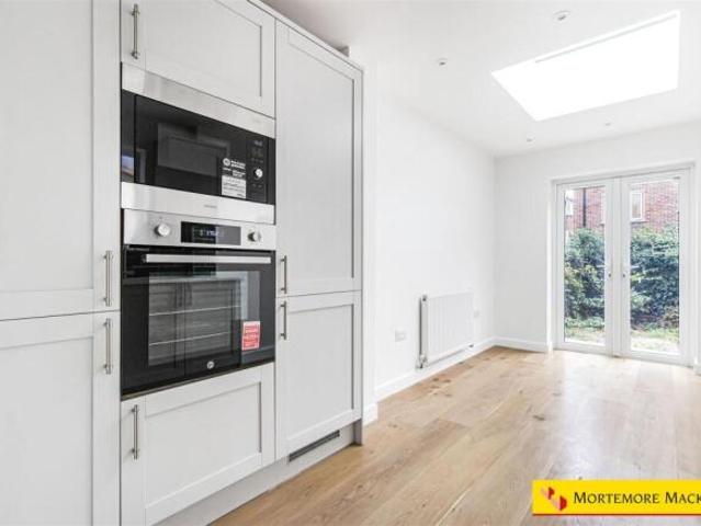 Cottage for sale in Enfield, Greater London