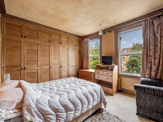 Cottage for sale in Northfields, Leicester