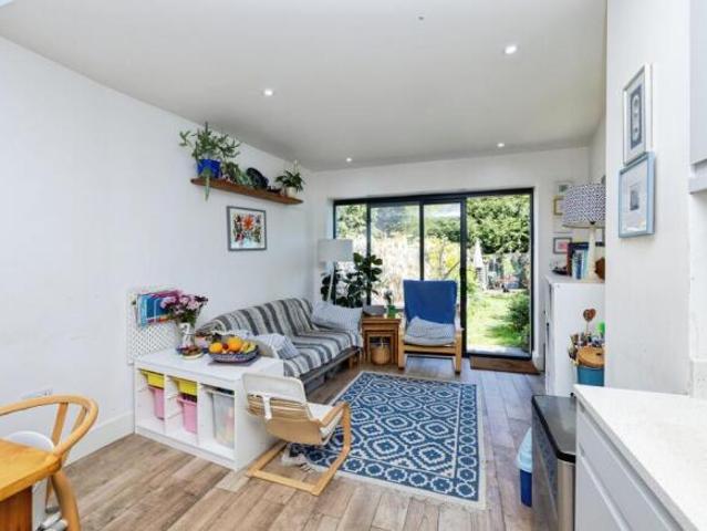 Cottage for sale in Cat Hill