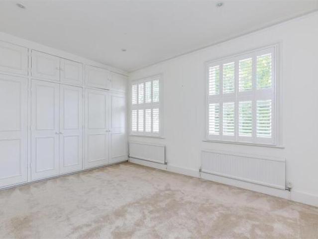 Cottage for sale in Cat Hill