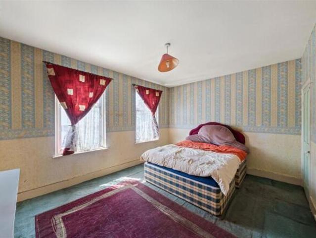 Cottage for sale in Queen's Park, Greater London