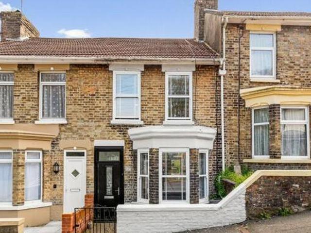 House for sale in River, Ash