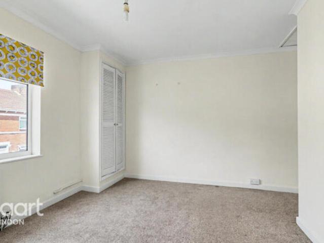 Cottage for sale in Ferndale, Rodbourne