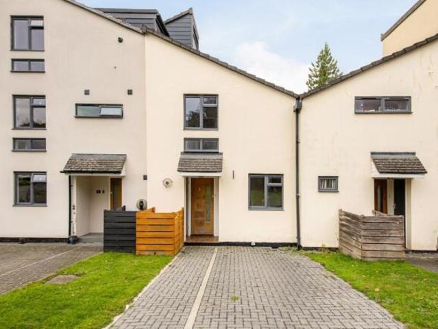 Cottage for sale in Reading