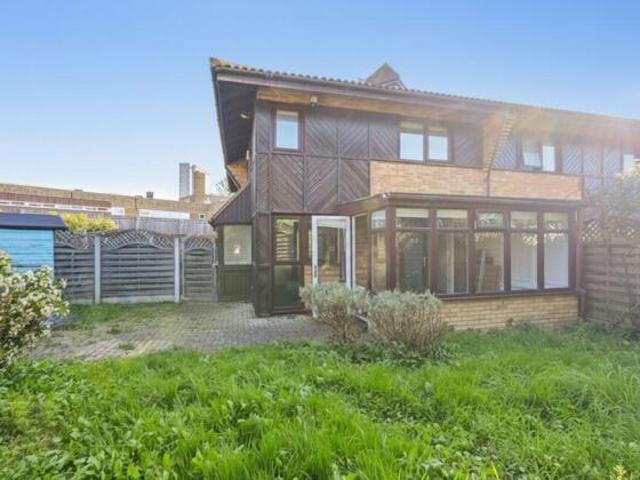 Cottage for sale in Cubitt Town, Greater London