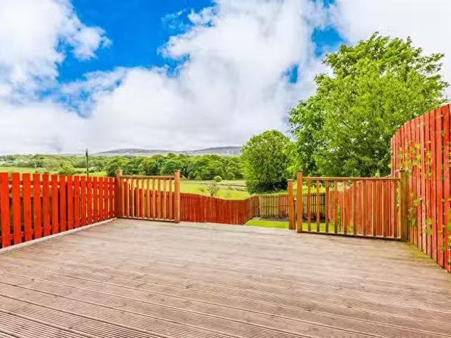 House for sale in Skares