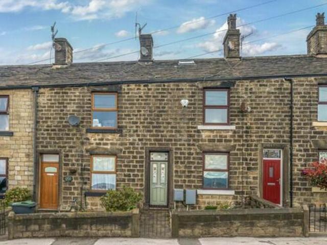 House for sale in Old Glossop, Charlesworth