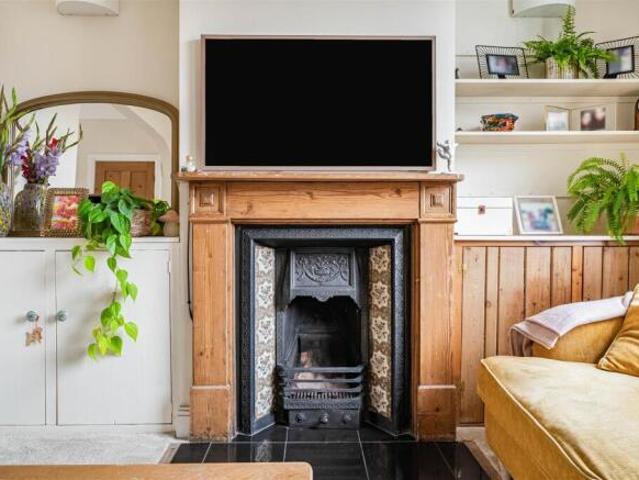 Cottage for sale in St Albans, Five Acres