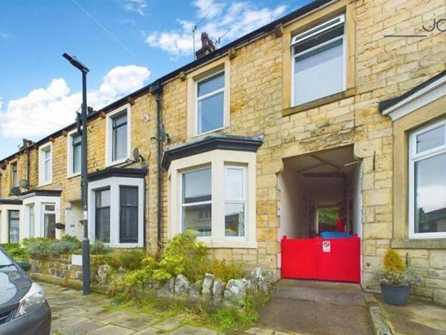 House for sale in Greaves, Bare