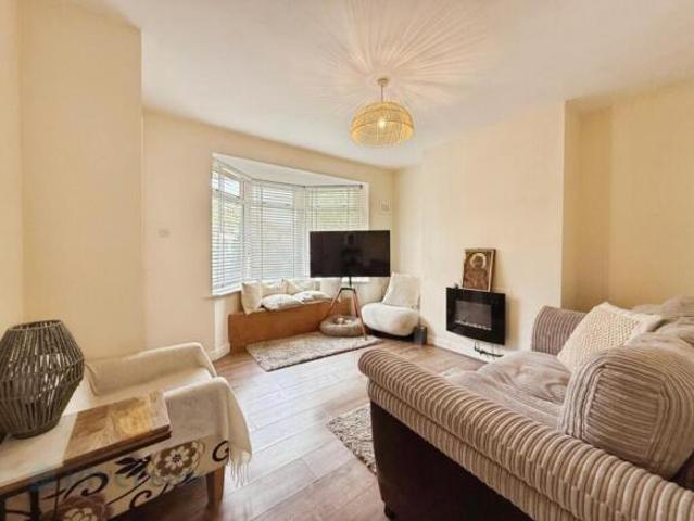 Cottage for sale in Orchard Park, Hull