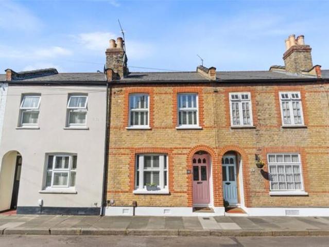 Cottage for sale in Twickenham, Greater London
