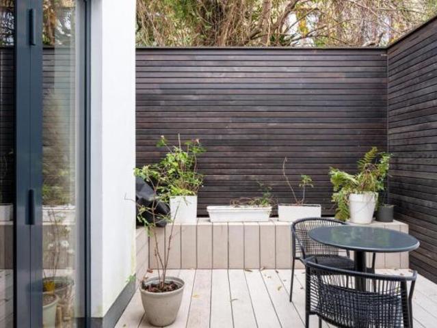 Cottage for sale in Cat Hill