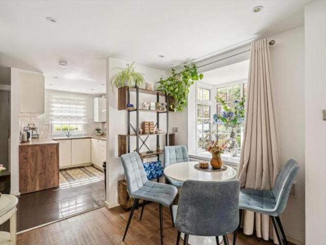 Cottage for sale in Cat Hill, England