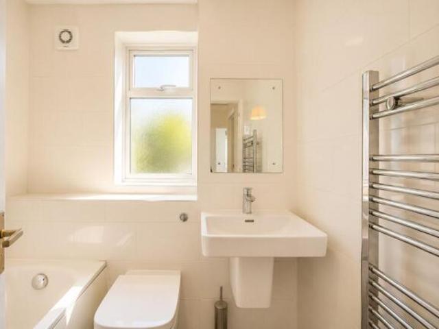 Cottage for sale in London Borough of Lambeth, Greater London