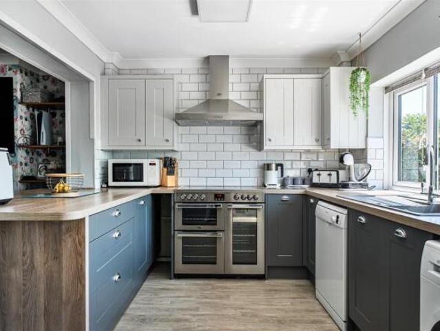 Cottage for sale in Midway, Kent